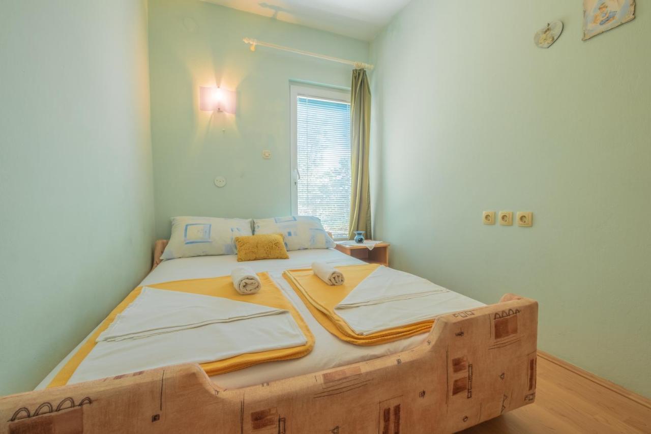 Cozy Apartments With Sea View Novi Vinodolski Exterior foto